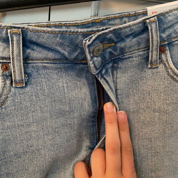 NWT Old Navy Light Wash Cut Off High Waisted OG Straight Jean Shorts - Picture 6 of 8